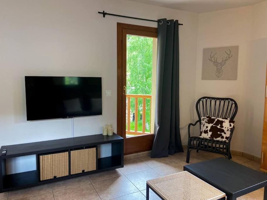 Moderno Y Rustico En Ransol 6pax L By Bonesvacances Apartamento